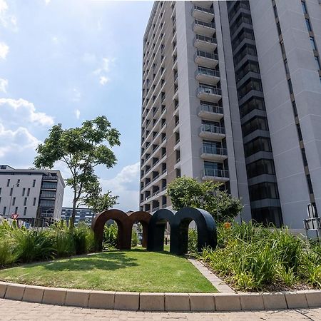 Top Floor Menlyn Maine Studio Apartment With Stunning Views & No Load Shedding Претория Екстериор снимка