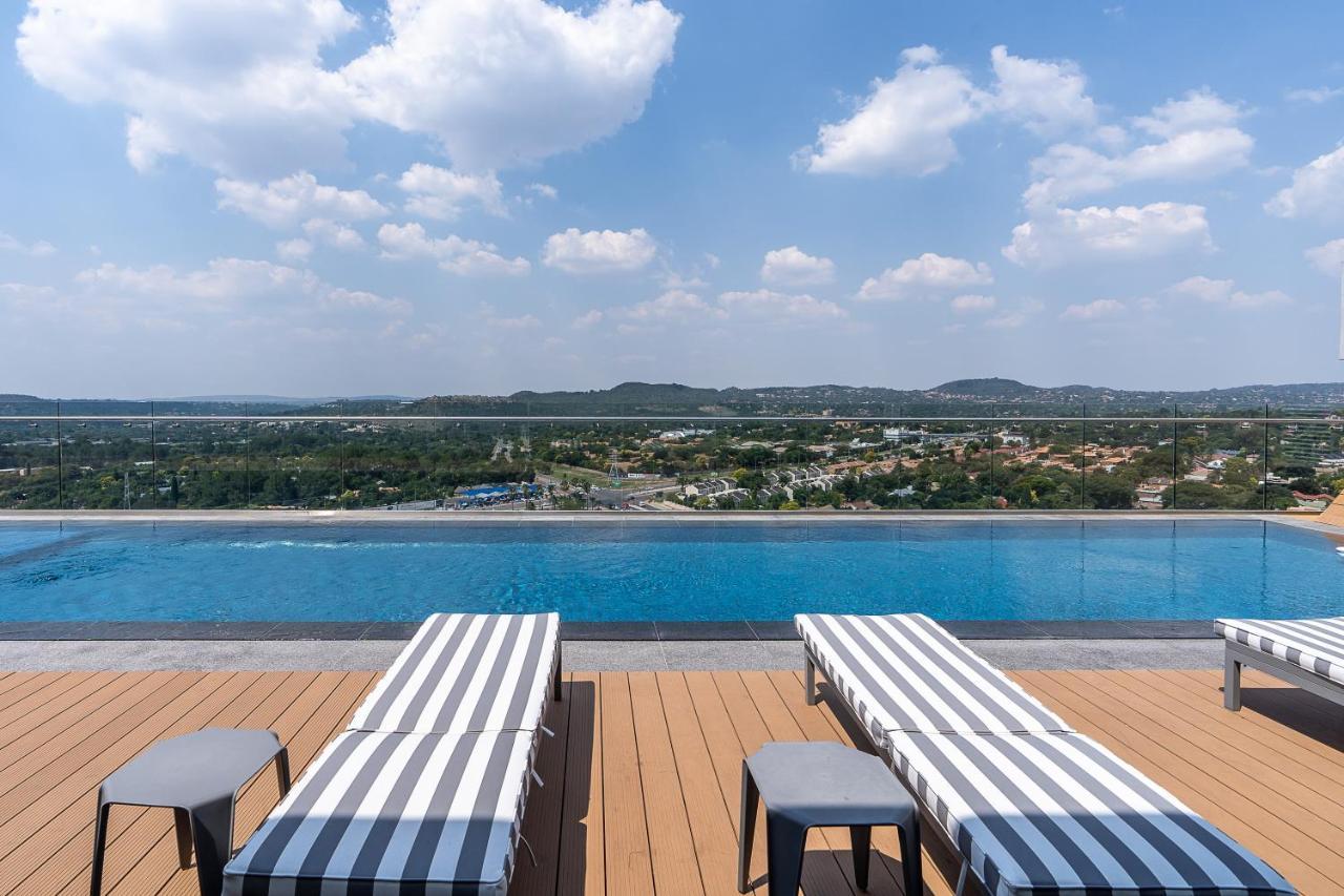 Top Floor Menlyn Maine Studio Apartment With Stunning Views & No Load Shedding Претория Екстериор снимка