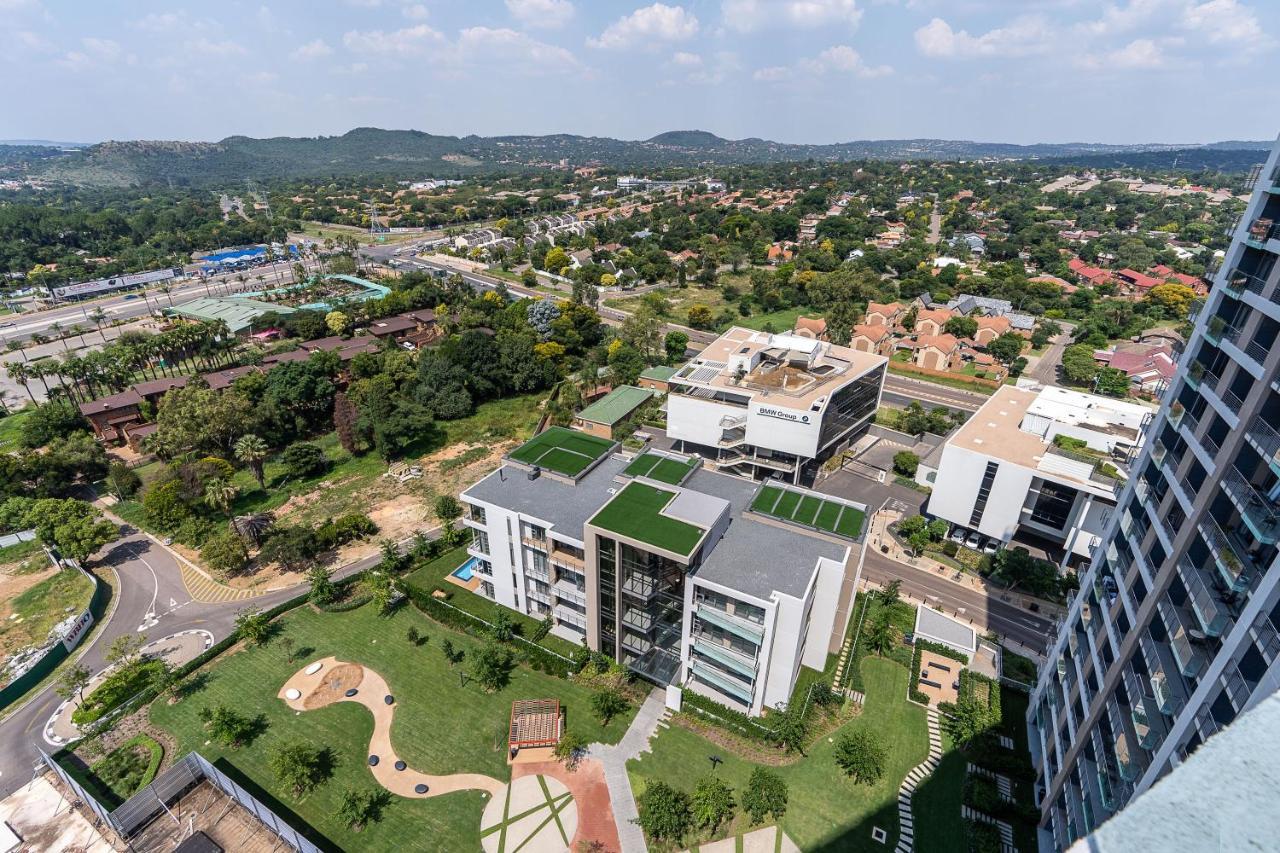 Top Floor Menlyn Maine Studio Apartment With Stunning Views & No Load Shedding Претория Екстериор снимка