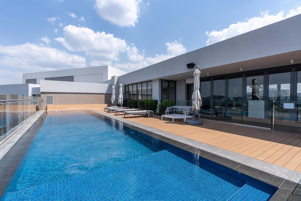 Top Floor Menlyn Maine Studio Apartment With Stunning Views & No Load Shedding Претория Екстериор снимка